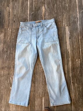 Joe’s Jeans Light Wash Women’s Jeans - high rise cropped boot size 30